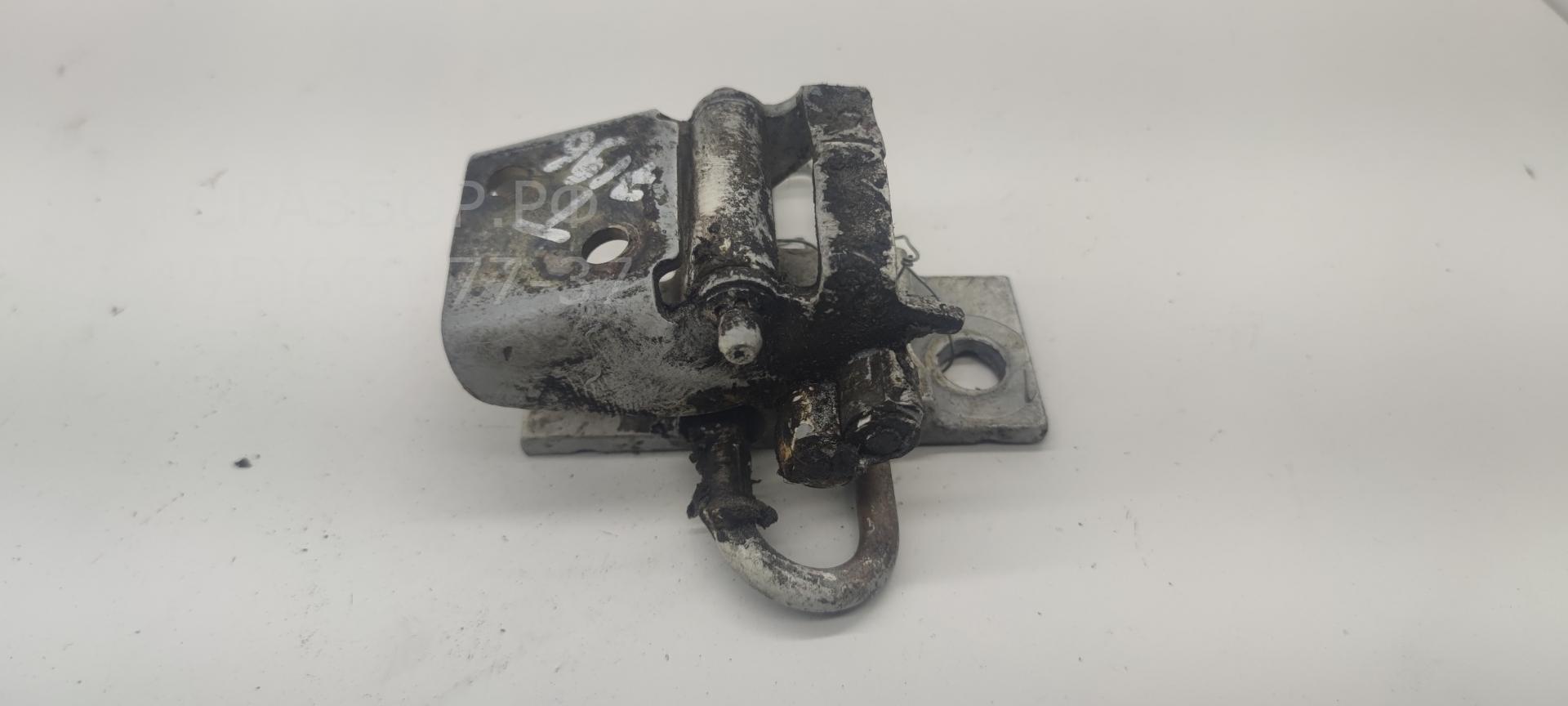 Петля двери