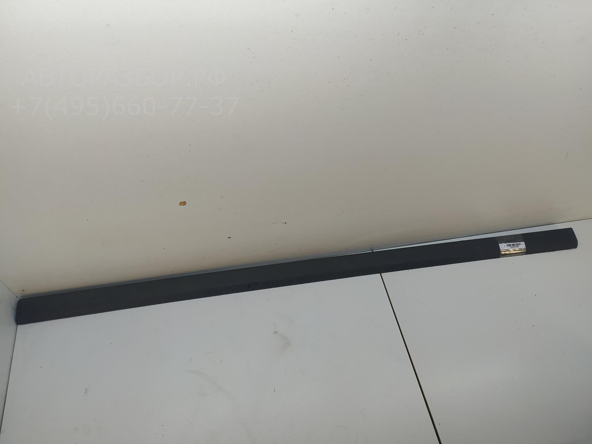 Накладка двери передней правой