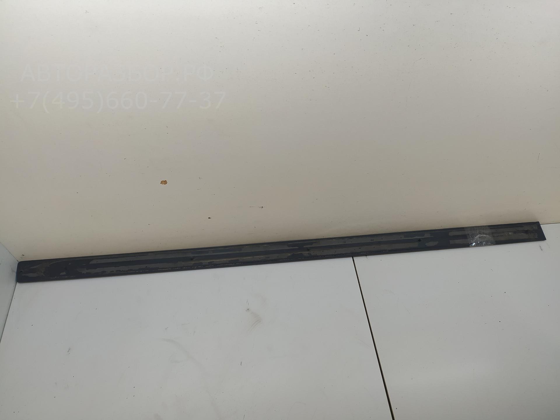 Накладка двери передней правой