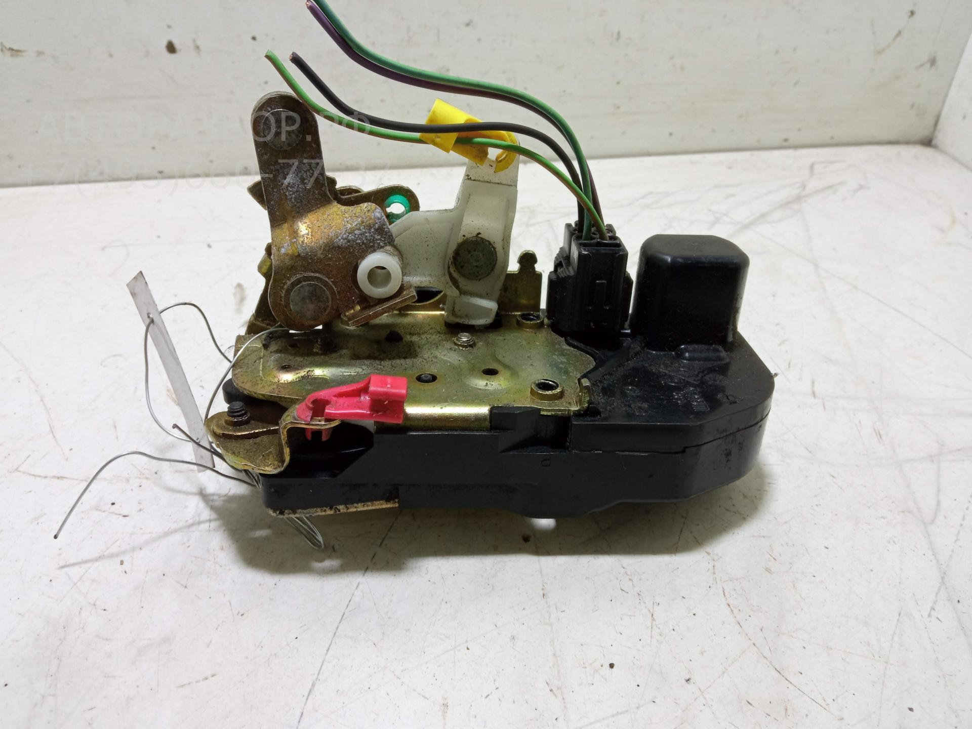 Замок двери задней левой