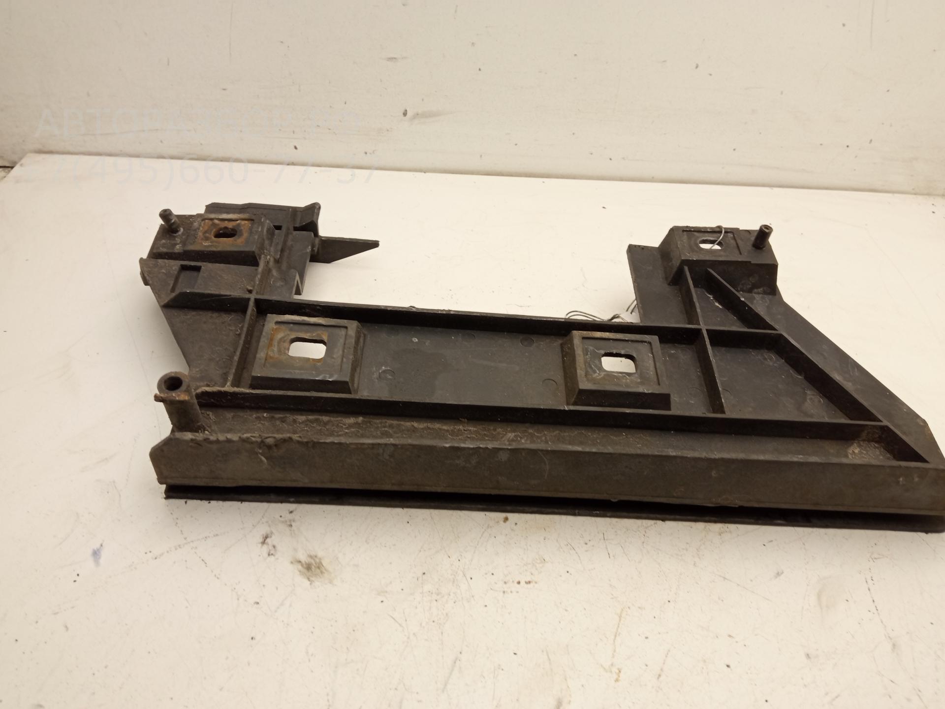 Кронштейн заднего бампера