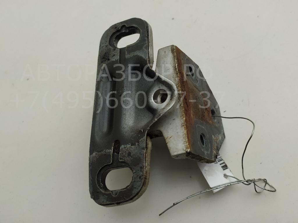 Петля двери