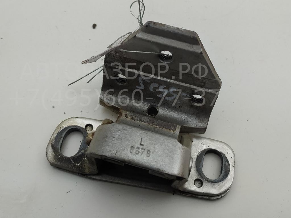 Петля двери