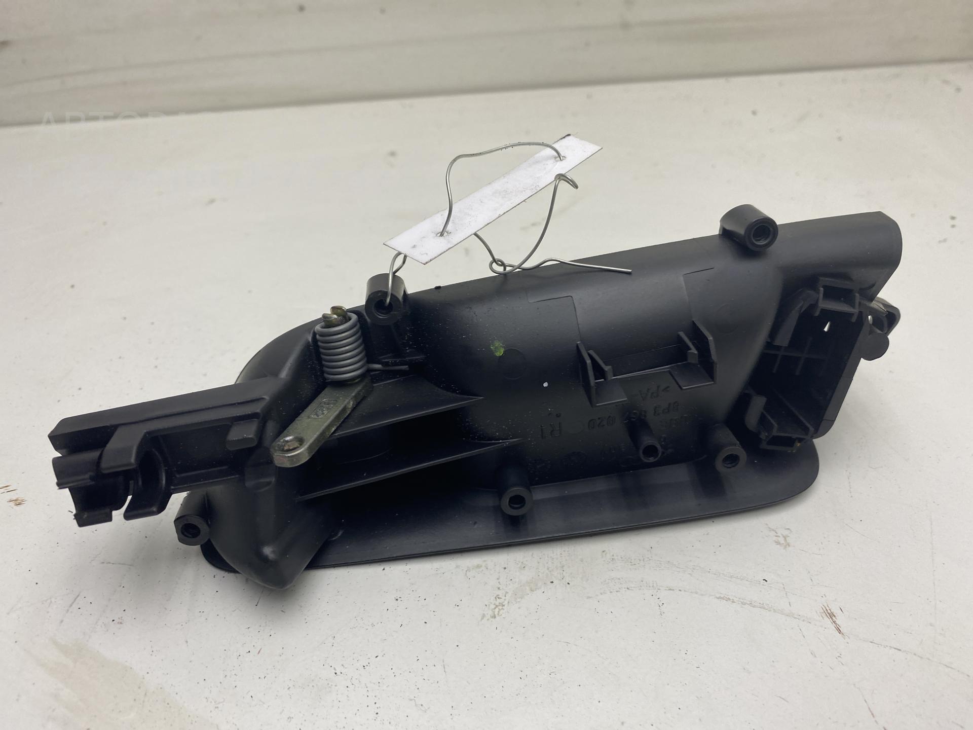 Ручка двери передней внутренняя правая