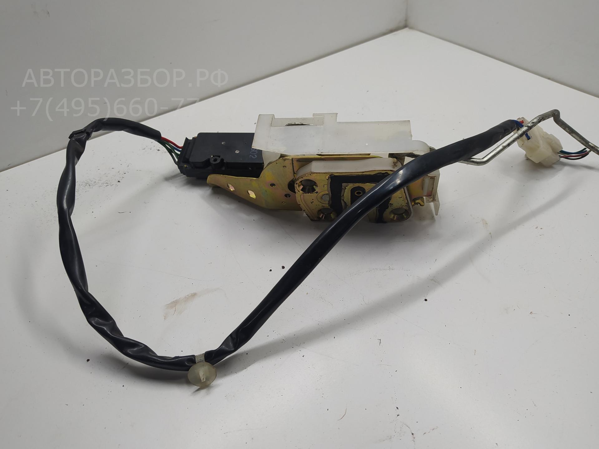 Замок двери передней левой