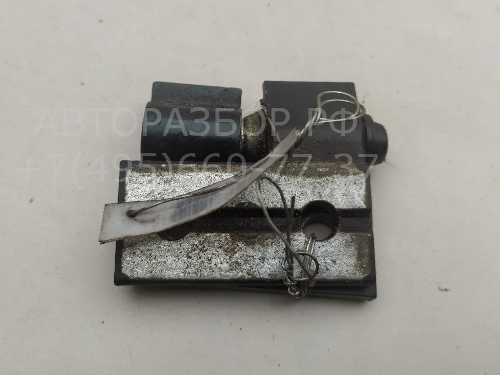 Петля двери