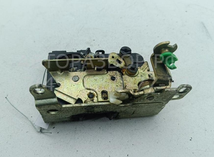 Замок двери передней правой