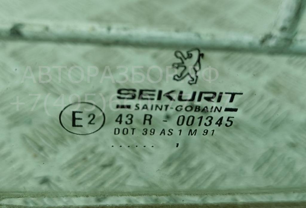 Стекло двери передней правой