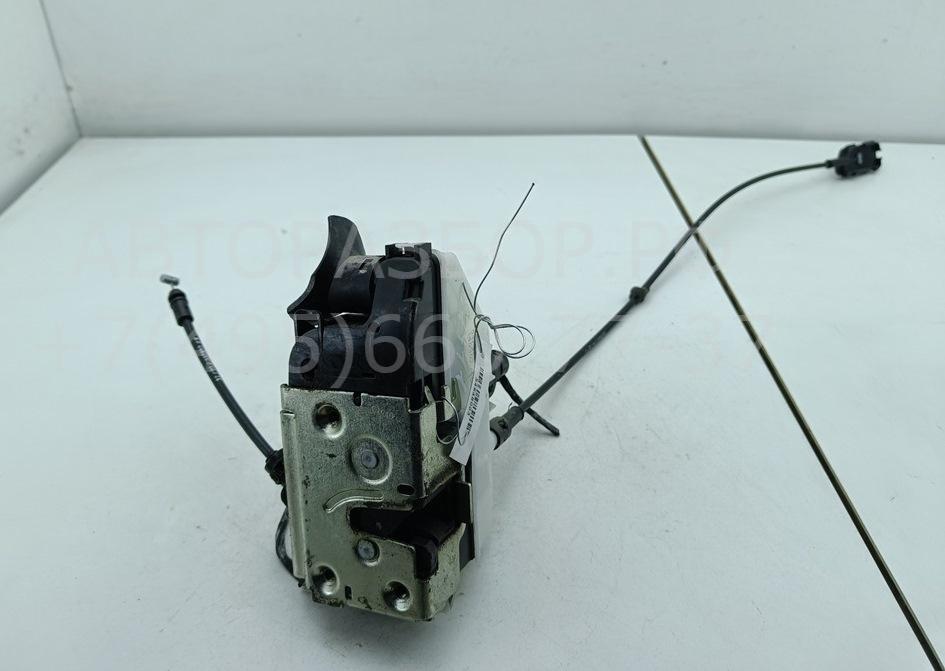 Замок двери передней левой