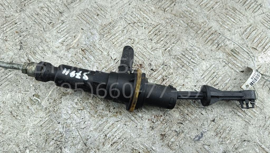 Цилиндр сцепления главный