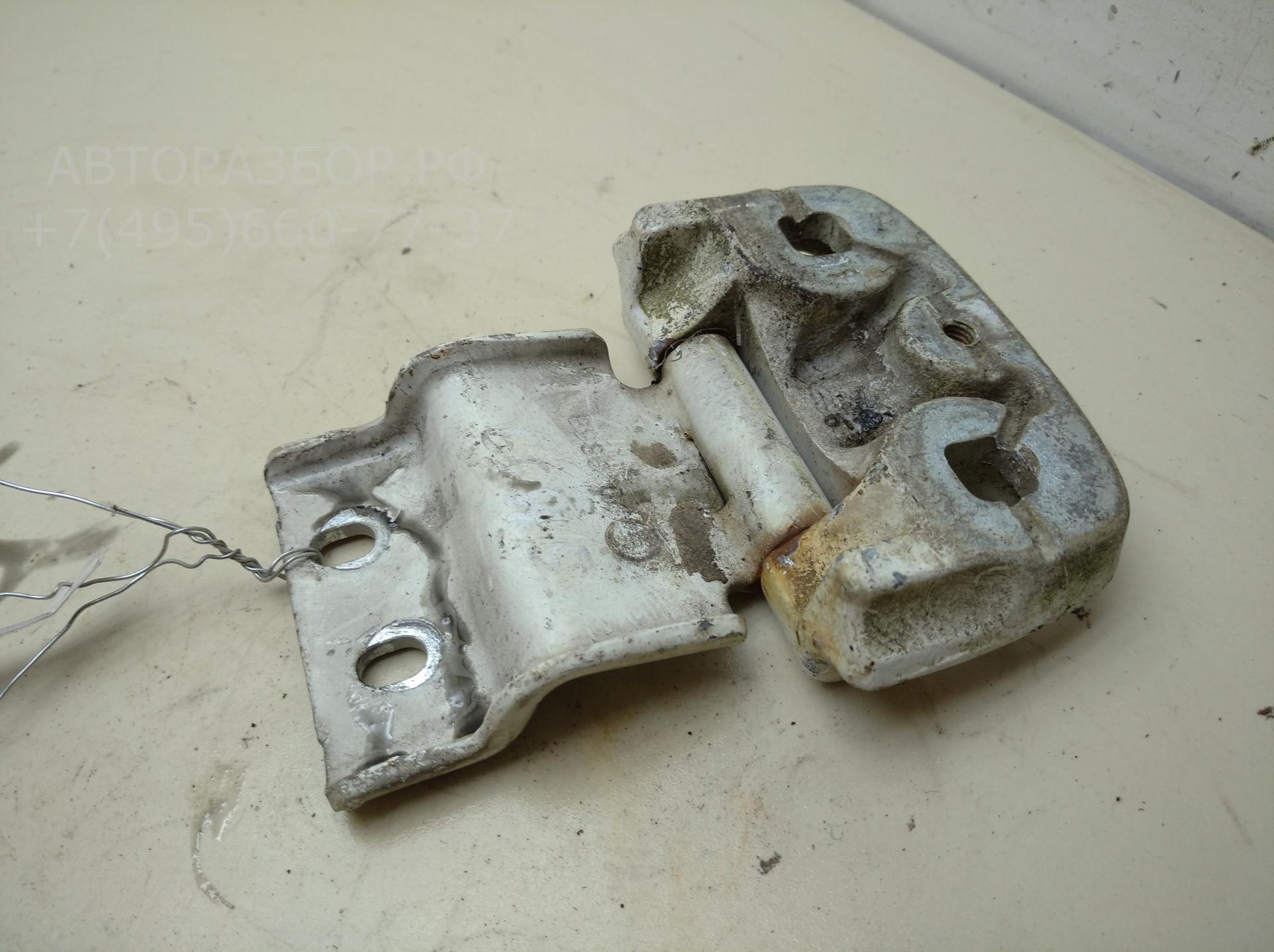 Петля двери