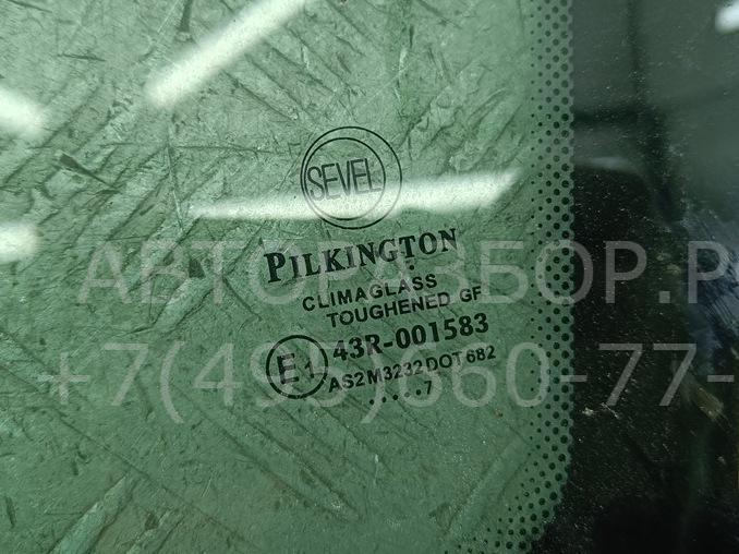 Стекло двери передней левой (форточка)