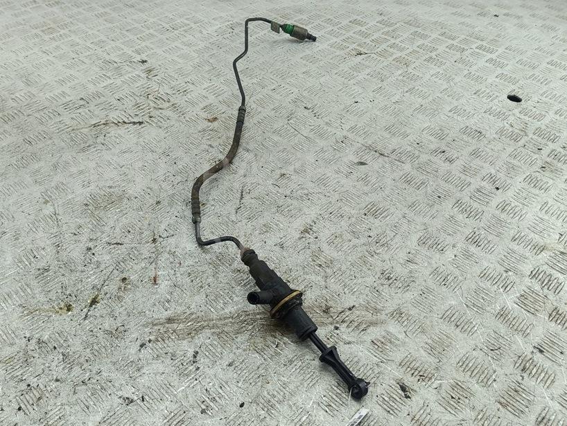 Цилиндр сцепления главный