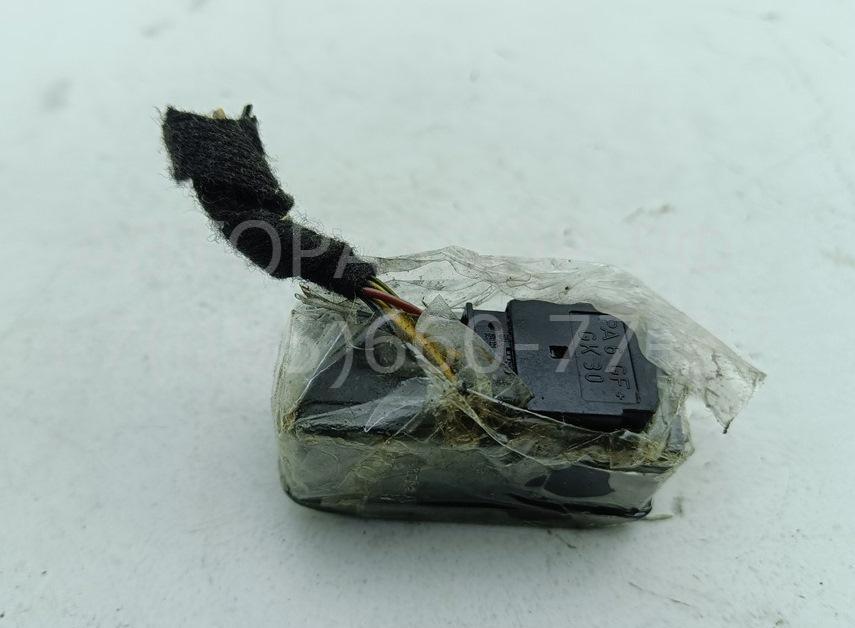 Кнопка люка