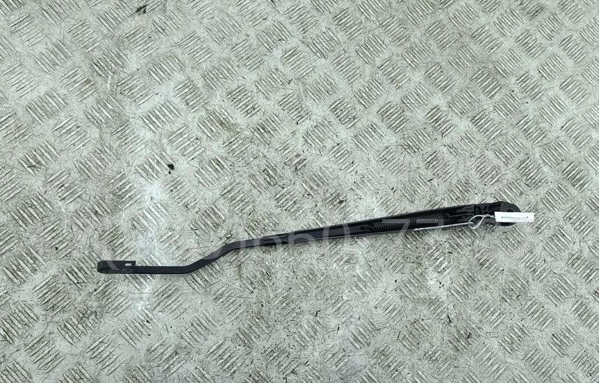 Поводок стеклоочистителя передний левый