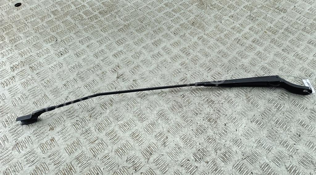 Поводок стеклоочистителя передний правый