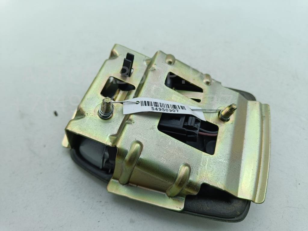 Кнопка открывания багажника