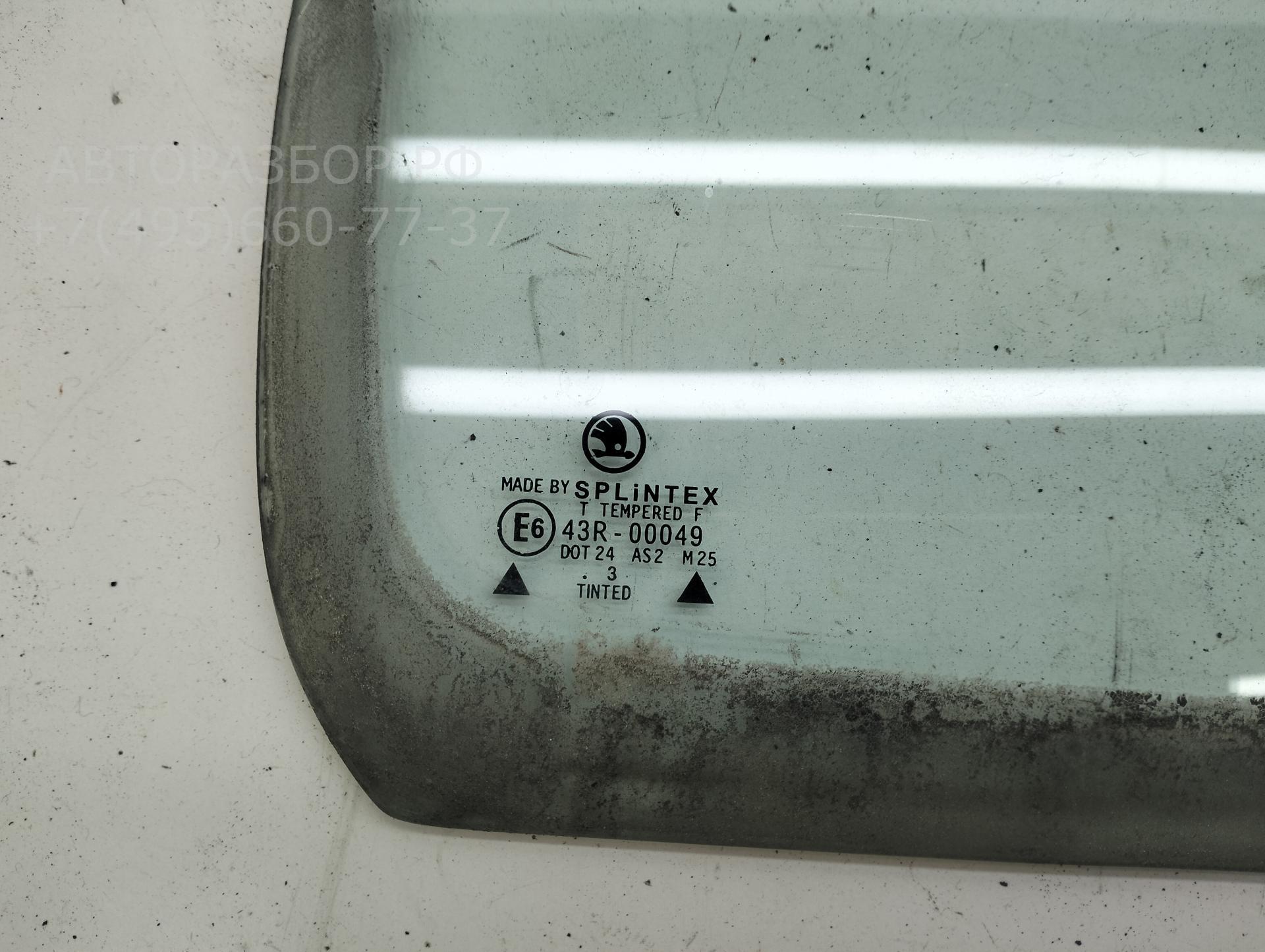 Стекло двери задней правой (форточка)