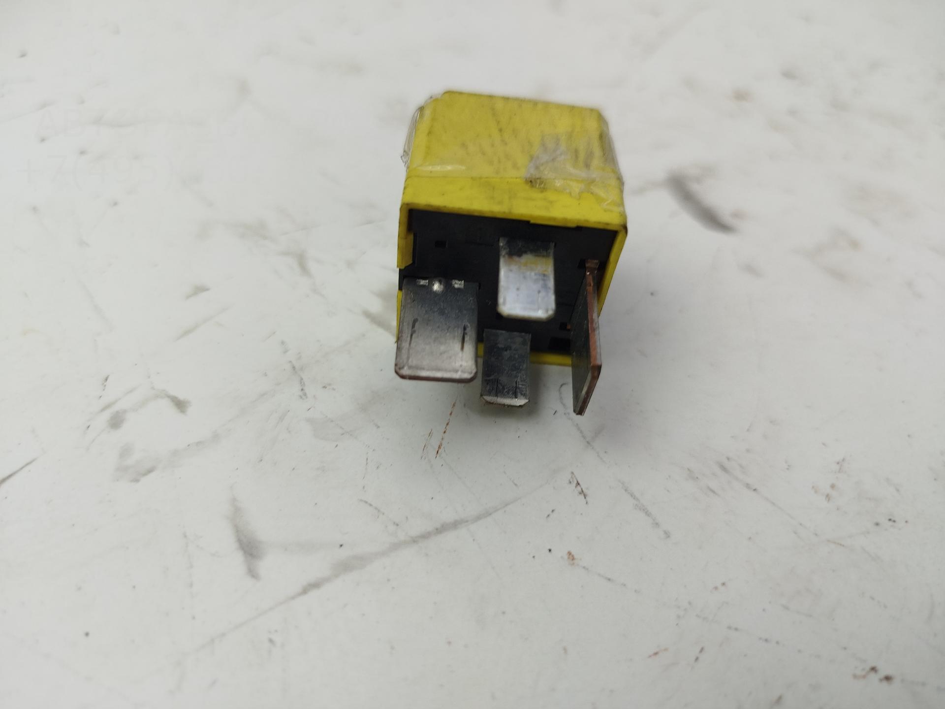 Реле втягивающее