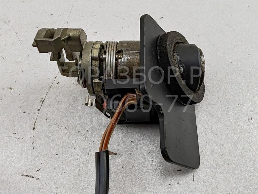 Вставка замка багажника