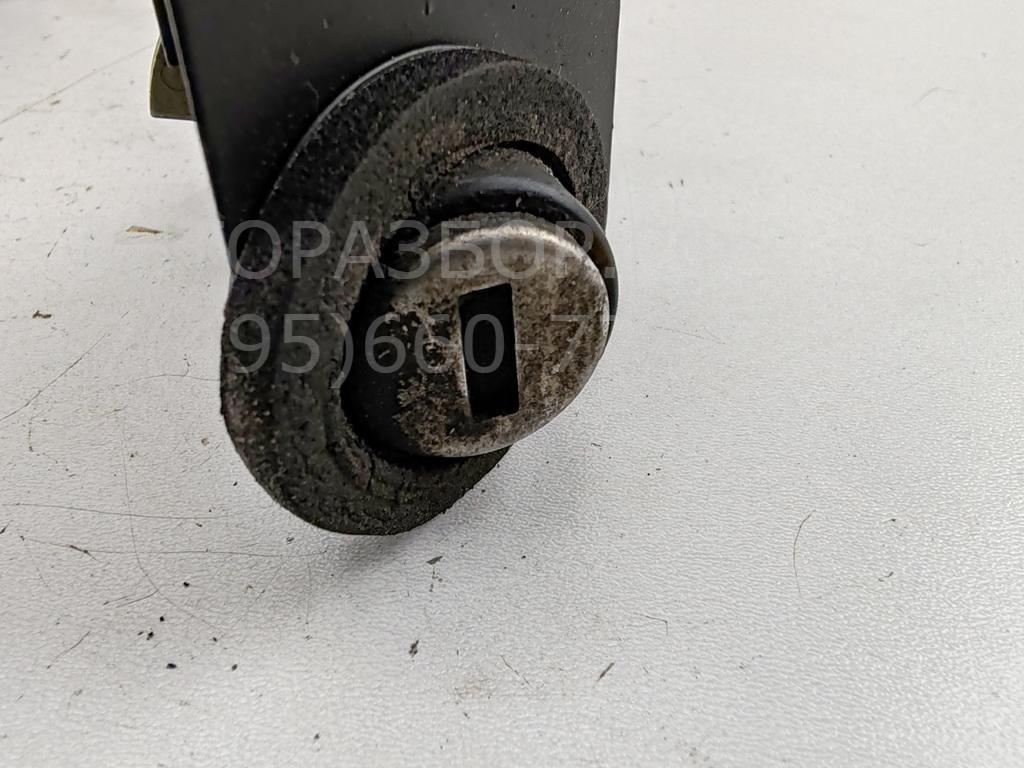 Вставка замка багажника