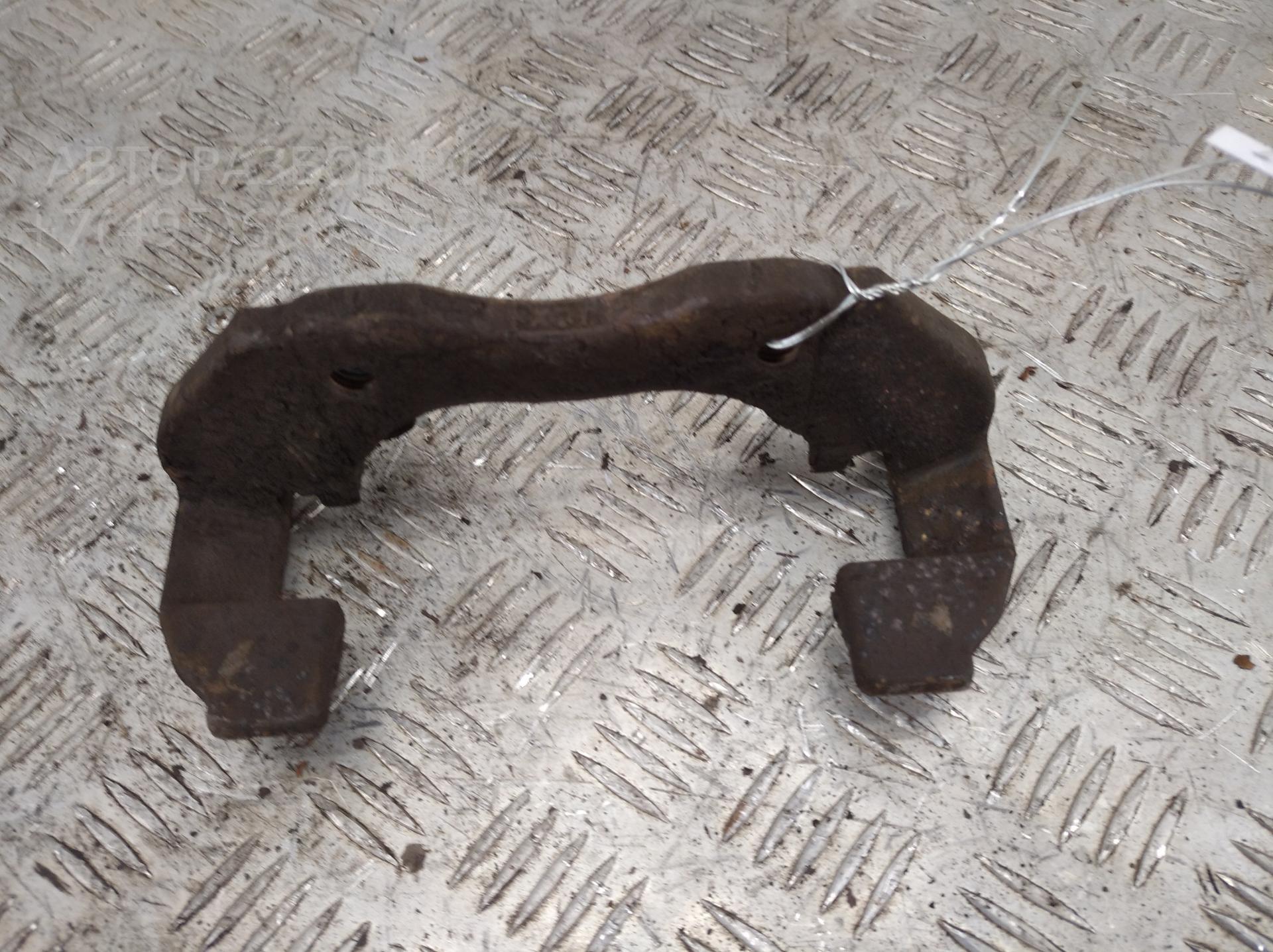 Скоба суппорта переднего