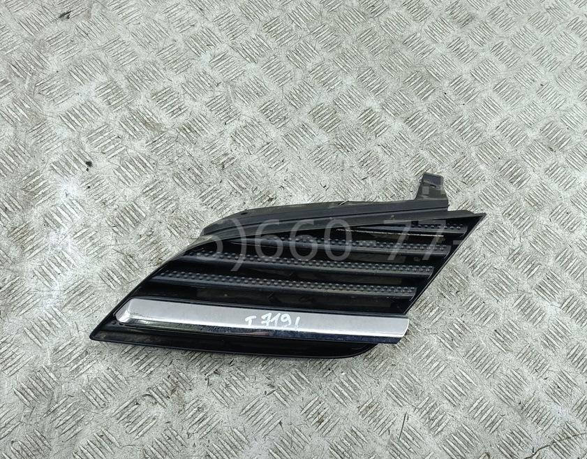 Решетка радиатора левая