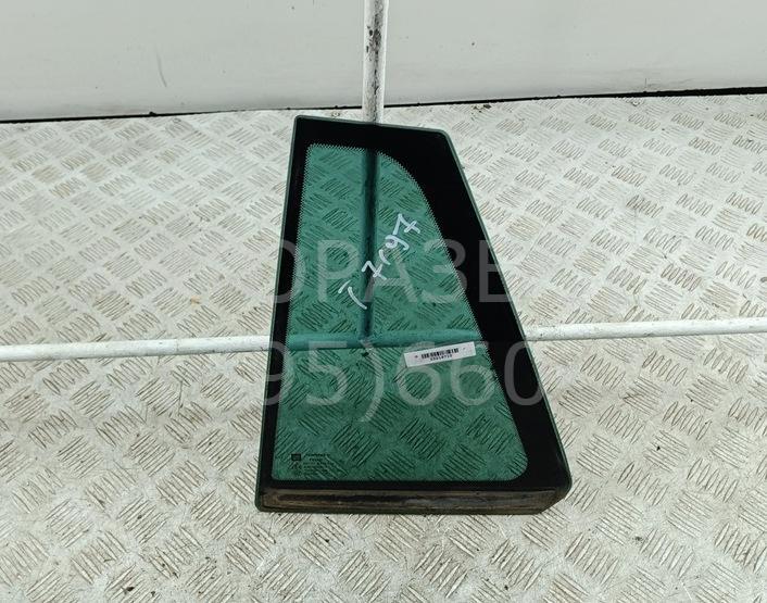 Стекло двери задней левой (форточка)