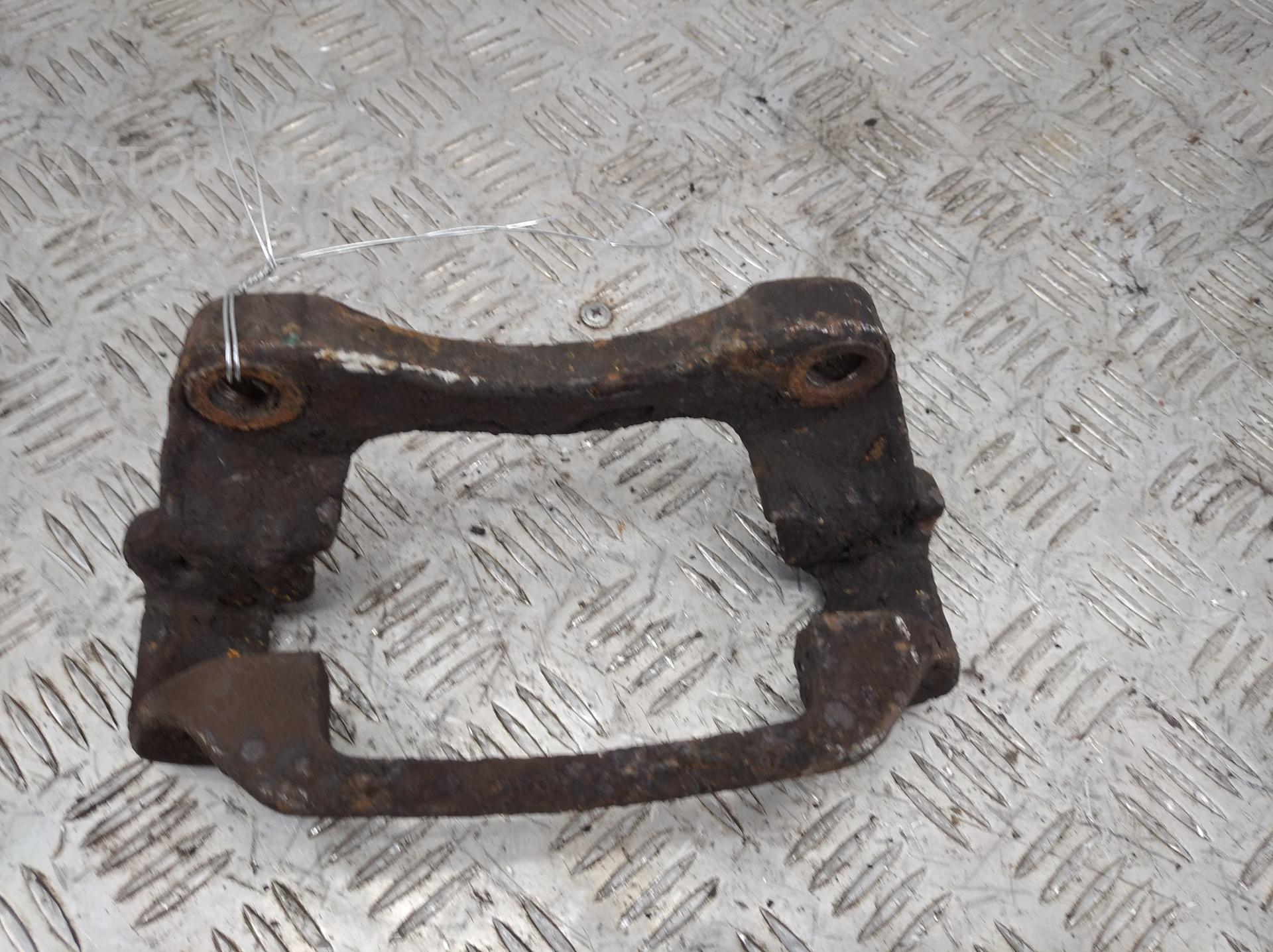 Скоба суппорта переднего