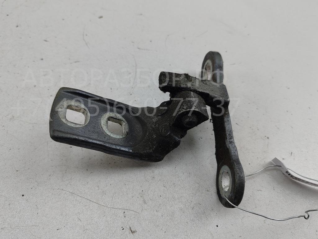 Петля двери