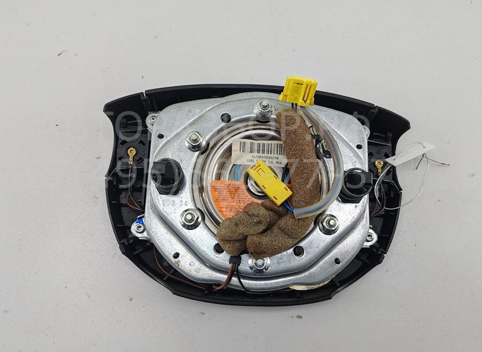 Подушка безопасности в рулевое колесо