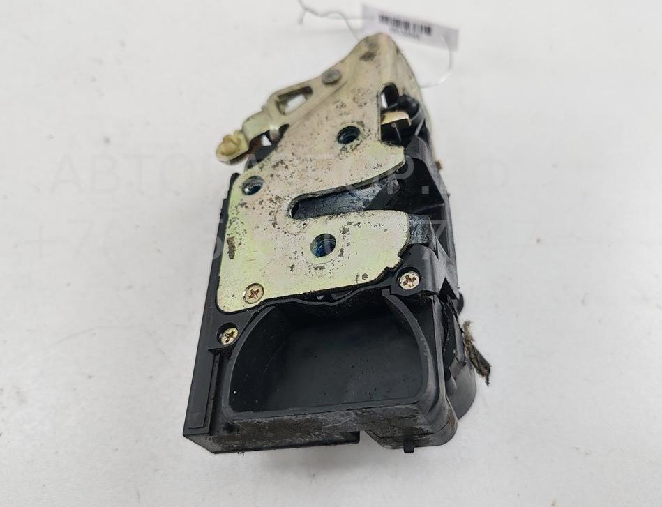 Замок двери передней правой