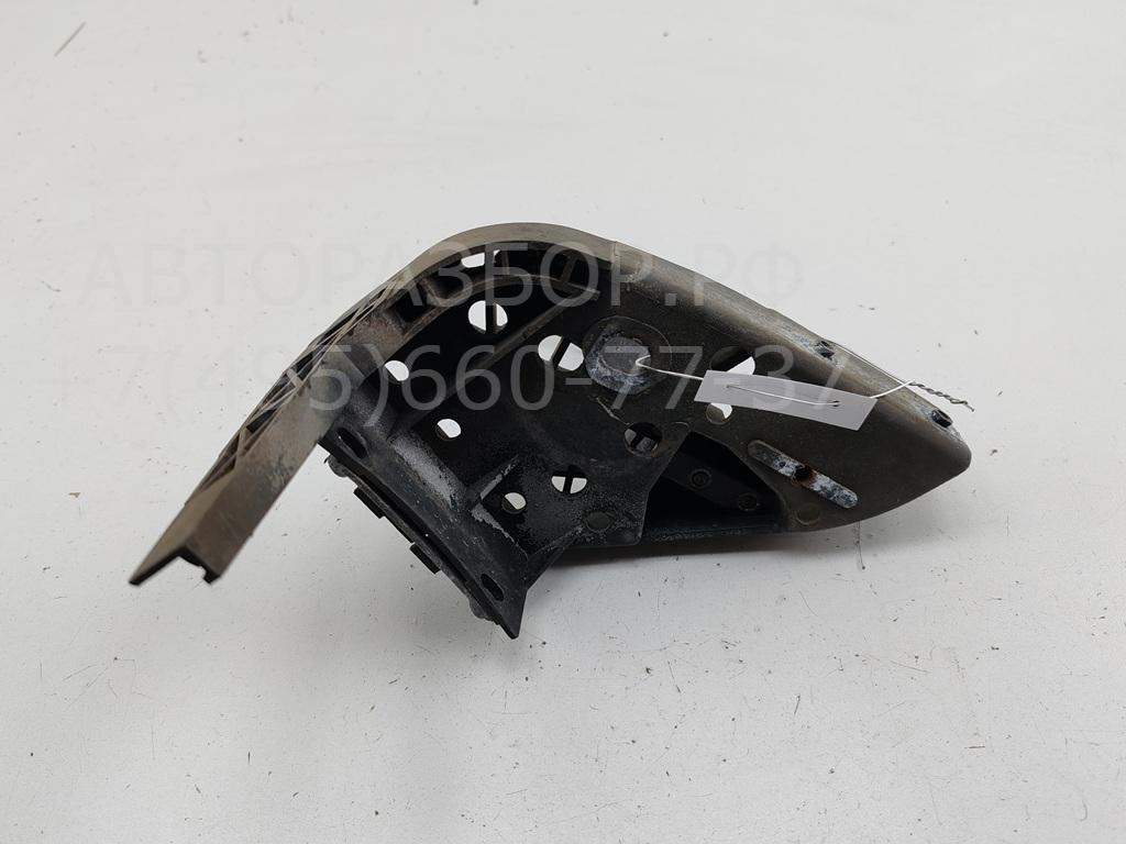 Рамка противотуманной фары правой