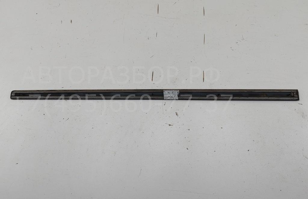 Накладка двери передней правой