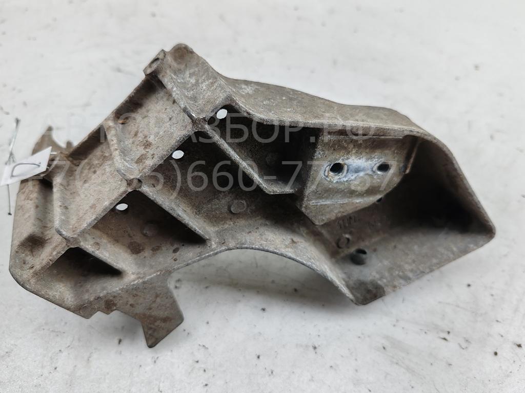 Рамка противотуманной фары правой