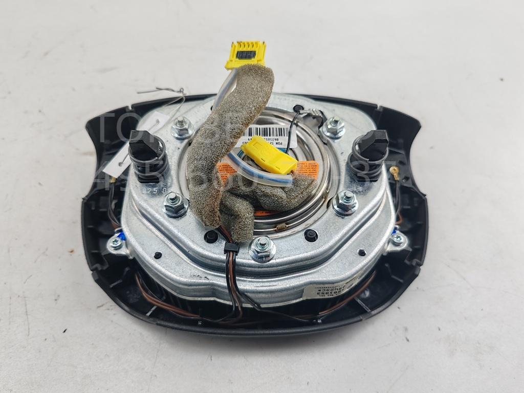 Подушка безопасности в рулевое колесо