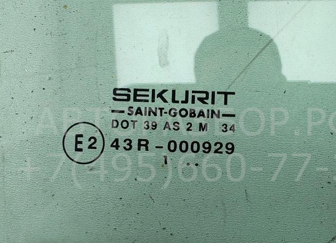 Стекло двери передней правой