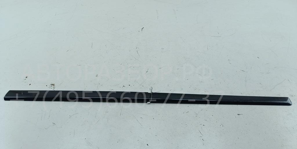 Молдинг двери передней левой