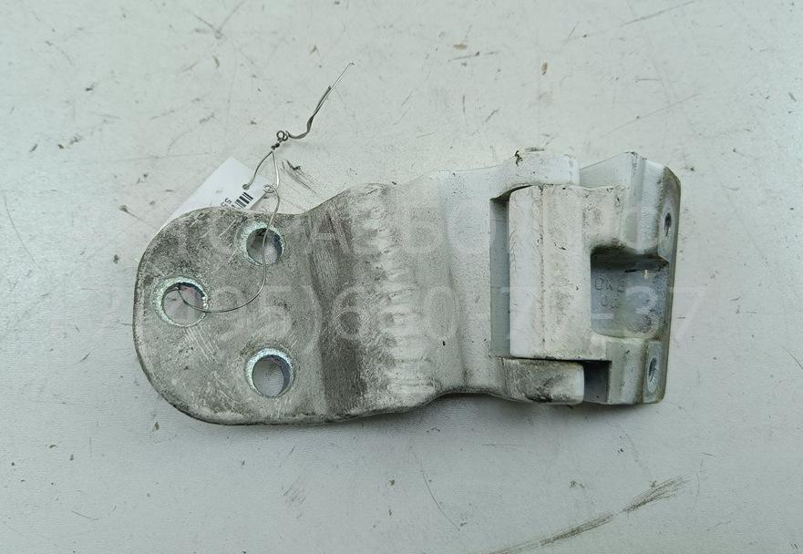 Петля двери