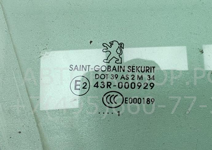Стекло двери передней правой