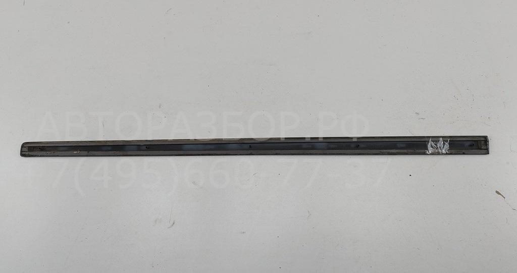 Накладка двери передней правой