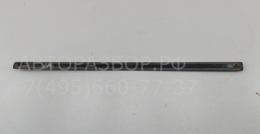 Накладка двери передней правой