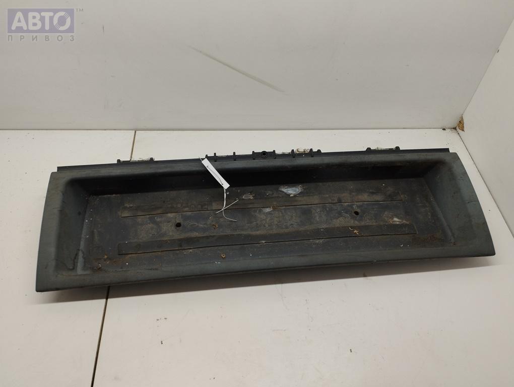 Купить Бленда (накладка под номер) для Ауди 100 С4 б/у, цена Audi 100 C4