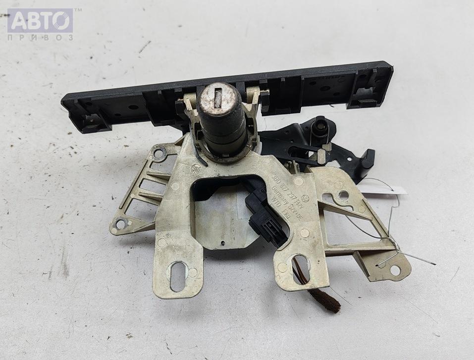 3B0827297 Ручка крышки (двери) багажника для Volkswagen Passat B5, 1998, купить б/у, артикул 55001964 скидки